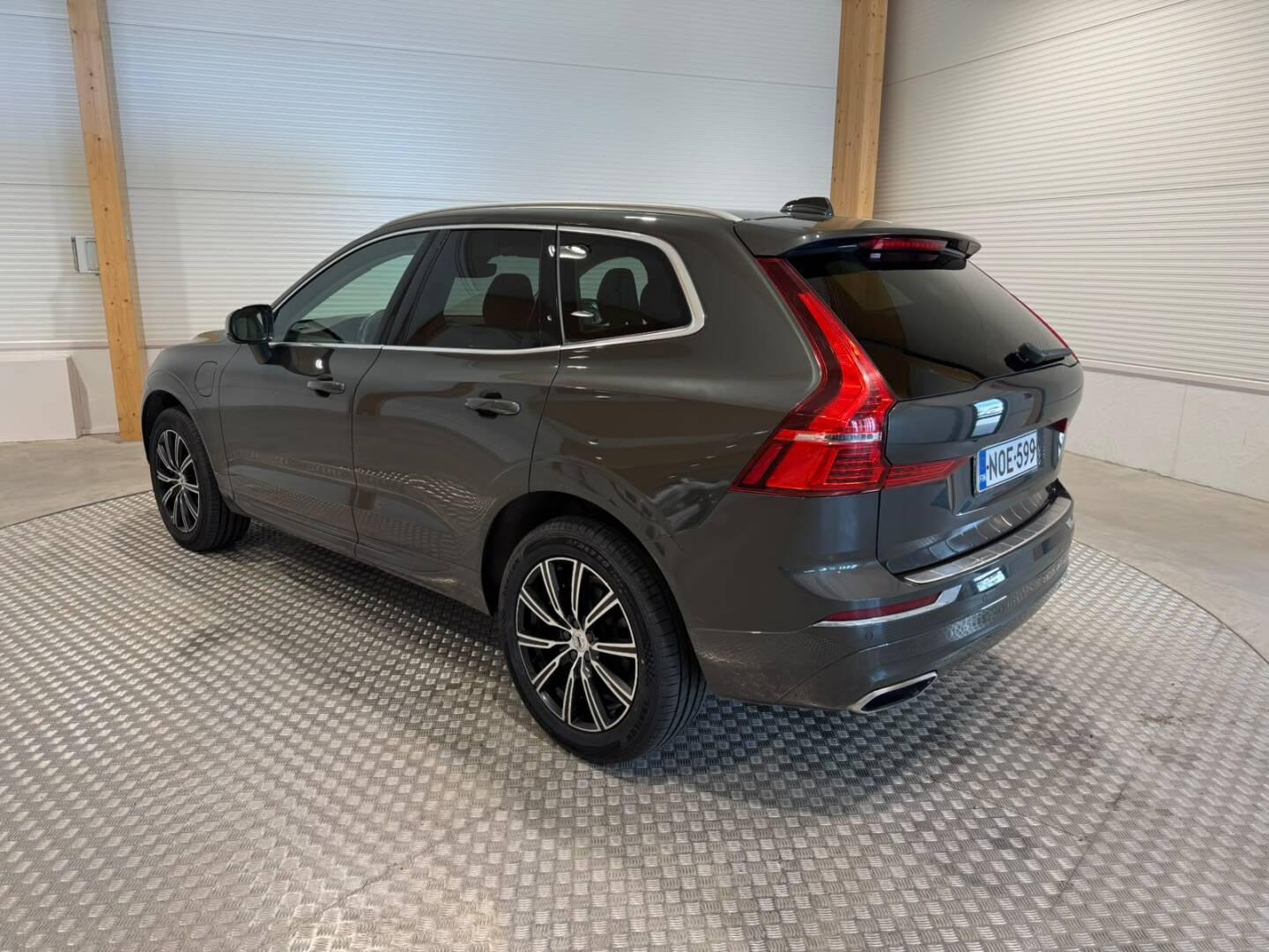 Volvo XC60 2021, photo 3/13