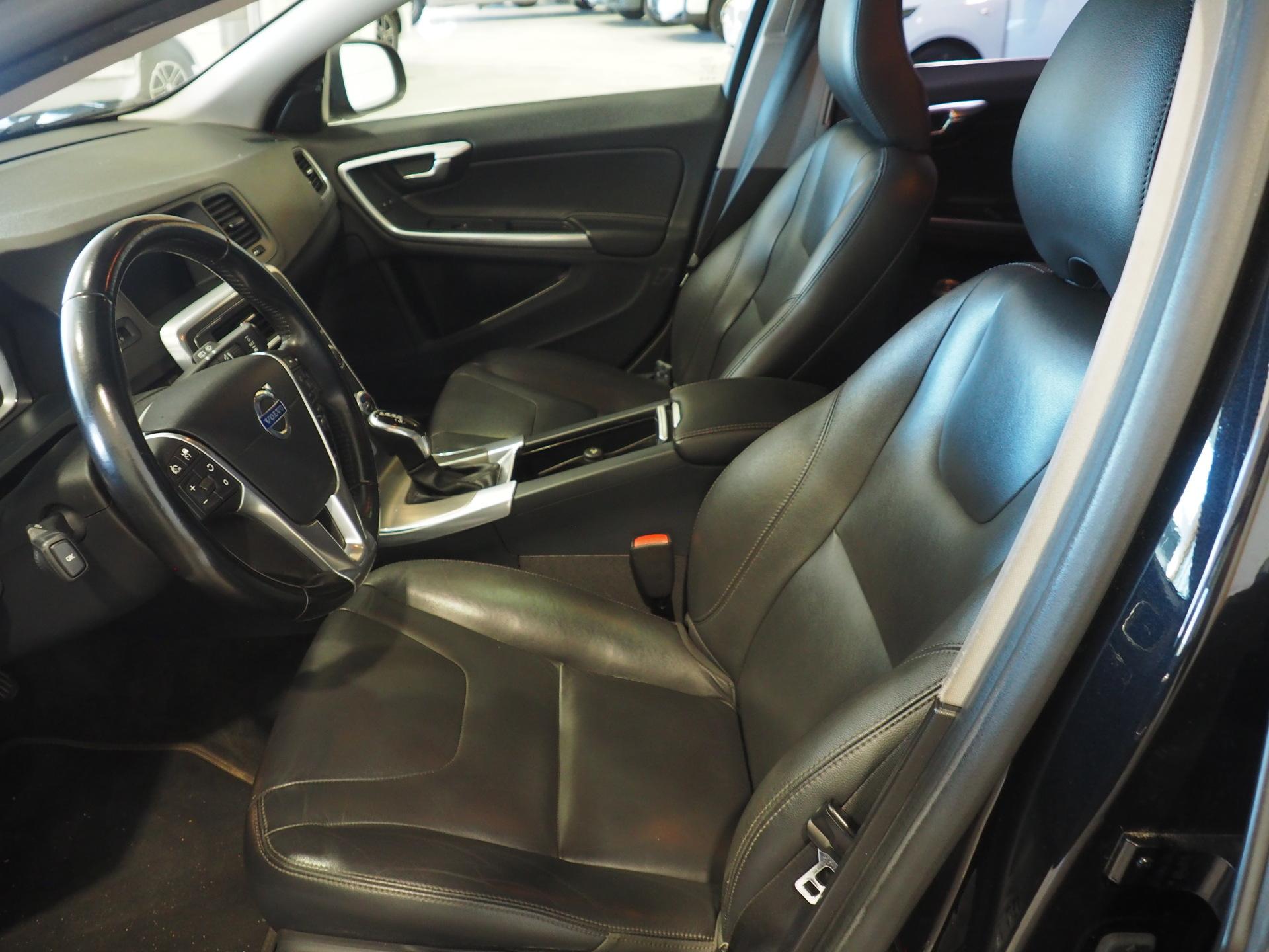 Volvo V60 2015, kuva 6/13